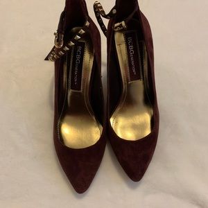 BCBG heels